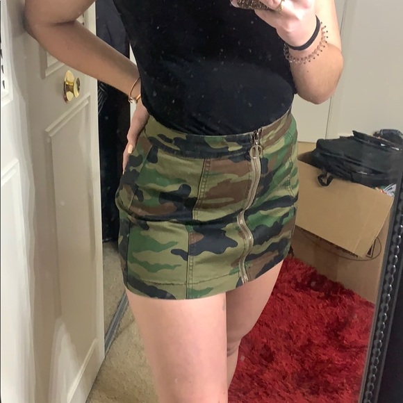 Forever 21 Camo Zip-up Skirt - Picture 5 of 5